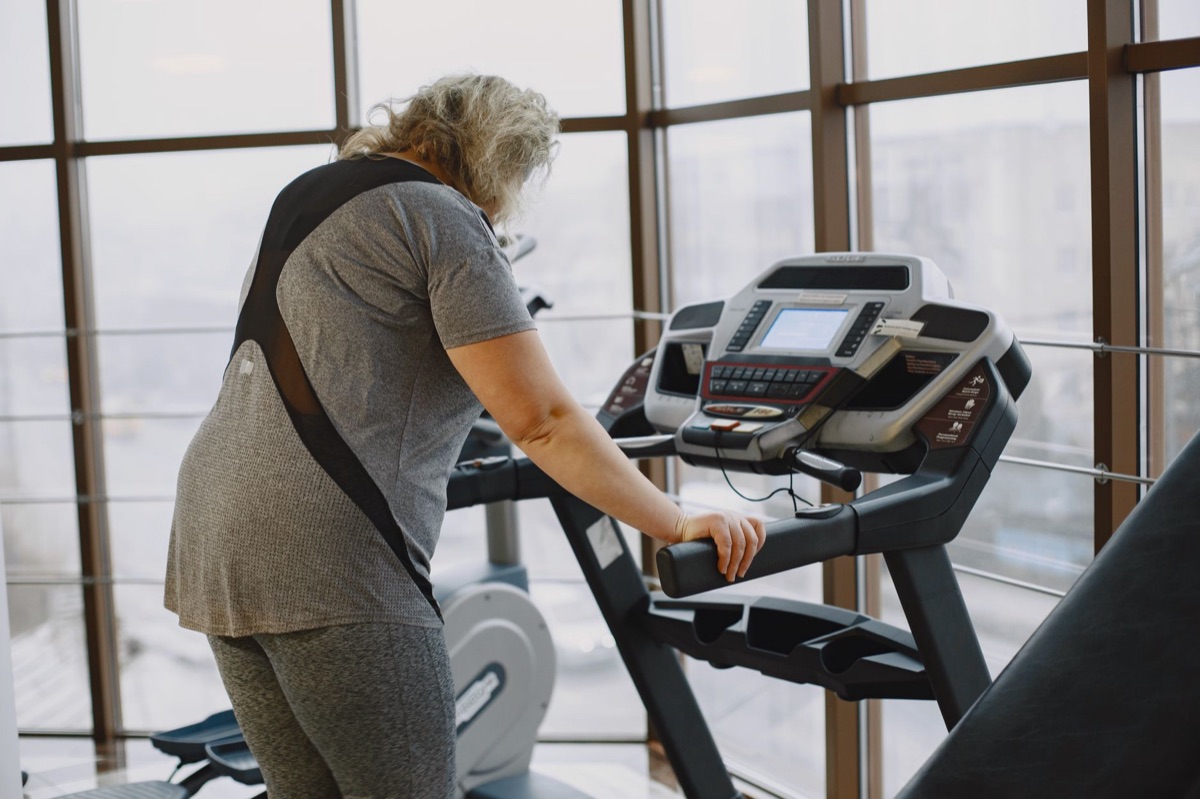 Smart treadmill with display