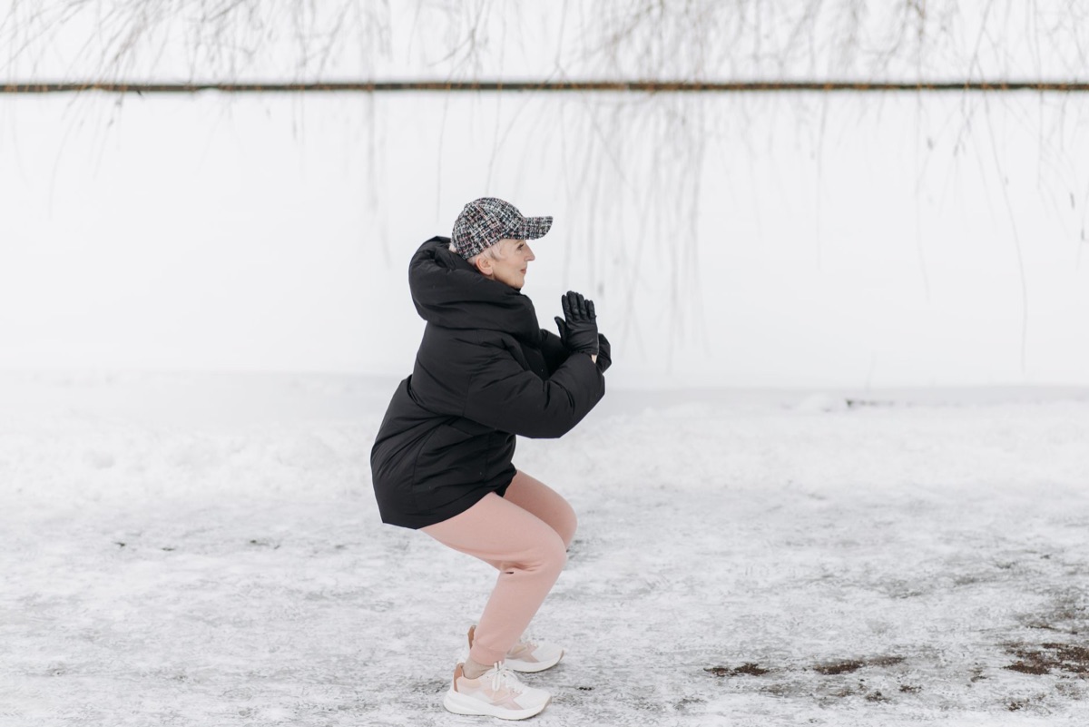 squatting person with knees collapsing in