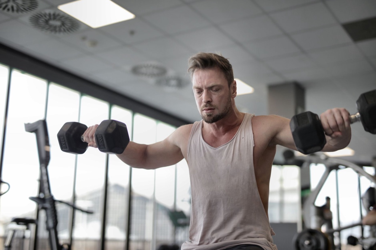dumbbell fly routine for chest muscles