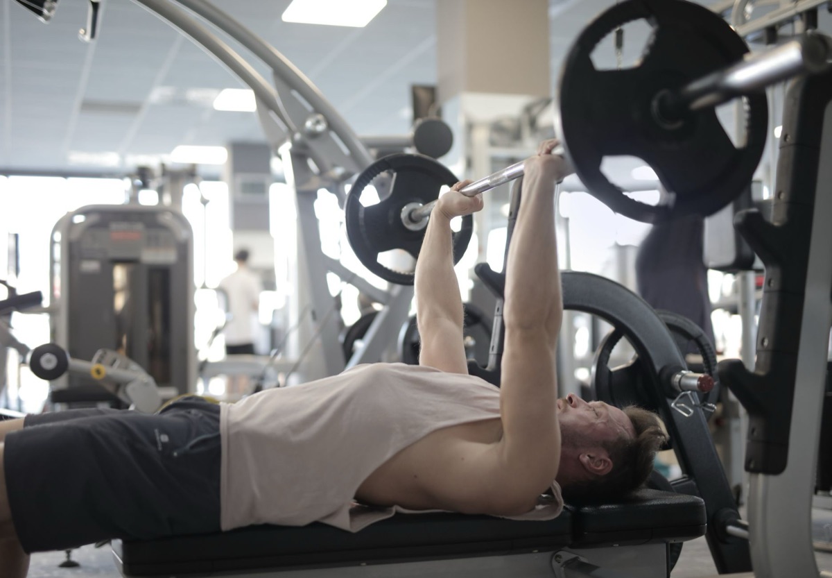 gym bench press setup