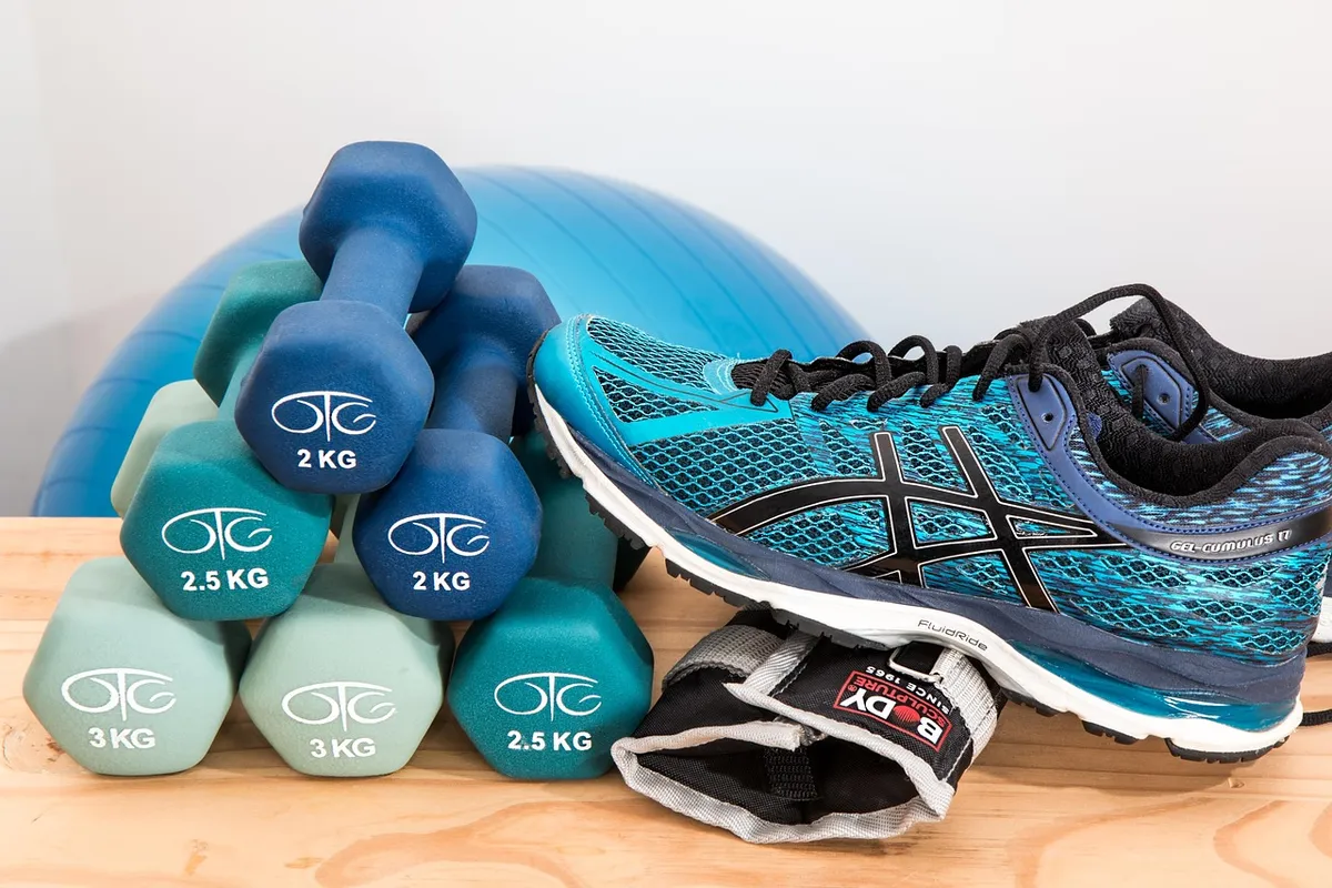 dumbbells, shoes, sneakers, rubber shoes, fitness, gym, training, workout, exercise, health, fit, strength, bodybuilding, pilates, trainer, running shoes, cardi