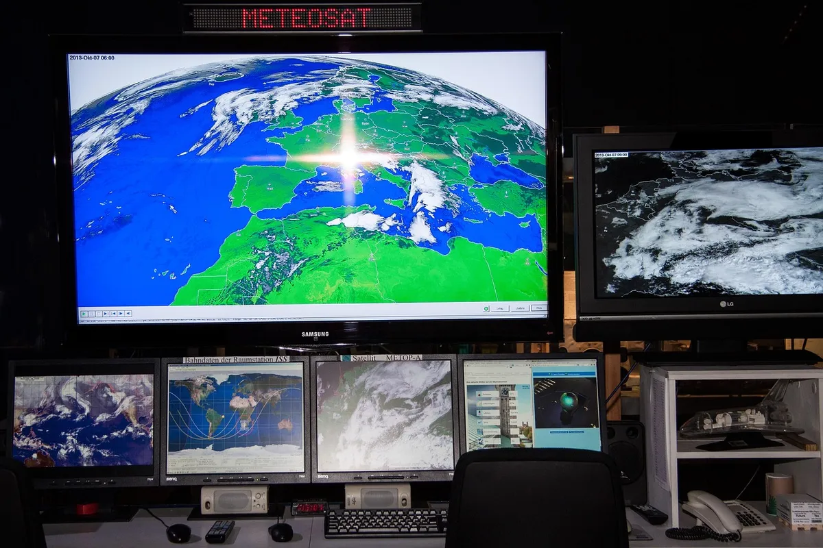meteosat, weather satellite, workplace, meteorologist, weather observation, cloud formation, high, deep, data evaluation, data monitoring, screens, globe, satel