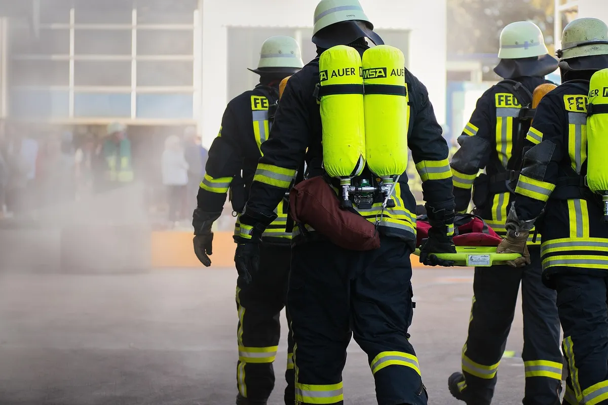 fire fighting, helm, firefighters, rescue, risk, delete exercise, respiratory protection, firefighting job, fire fighting, firefighters, firefighters, rescue, r