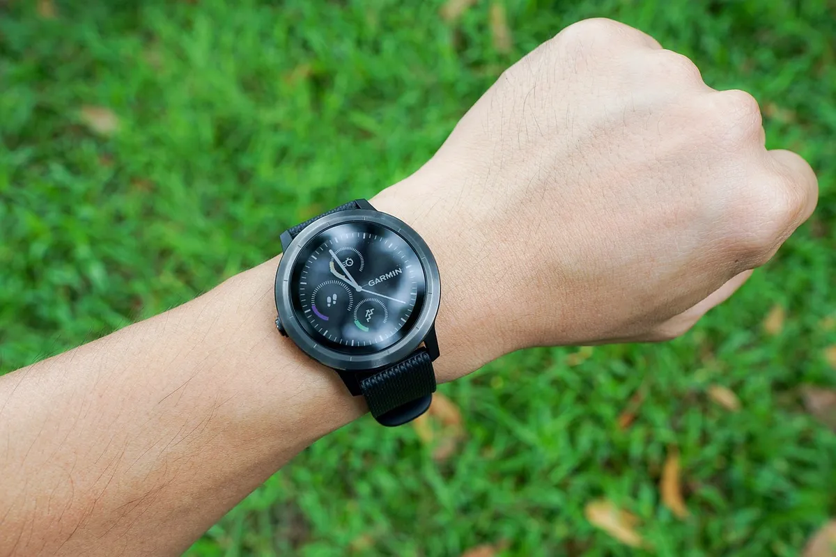watch, smartwatch, sportwatch, sport, technology, smart, fitness, wrist, wearable, exercise, device, hand, screen, runner, gadget, wristwatch, run, display, act