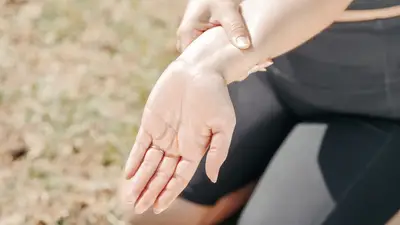 Come gestire lo stretching senza attrezzi dopo allenamento?