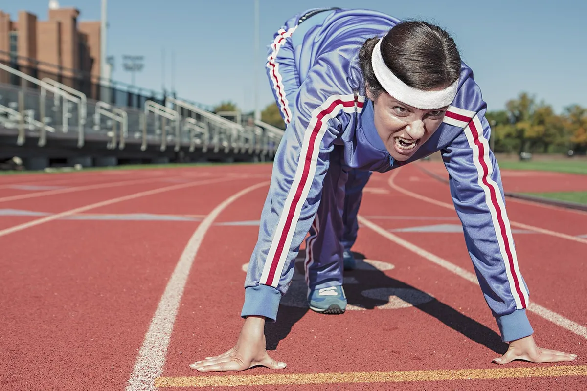 woman, athlete, running, exercise, sprint, cinder-track, cinderpath, start, sports, fitness, healthy, workout, young, female, body, lifestyle, training, fit, he
